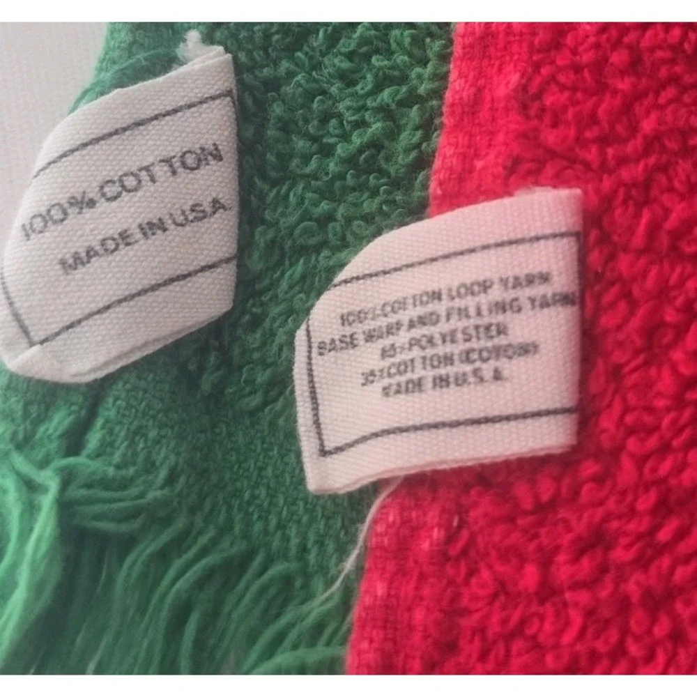 Tom Roe Vintage Christmas Hand Towels Set of 2 Red Green Bear Cotton USA Fringed